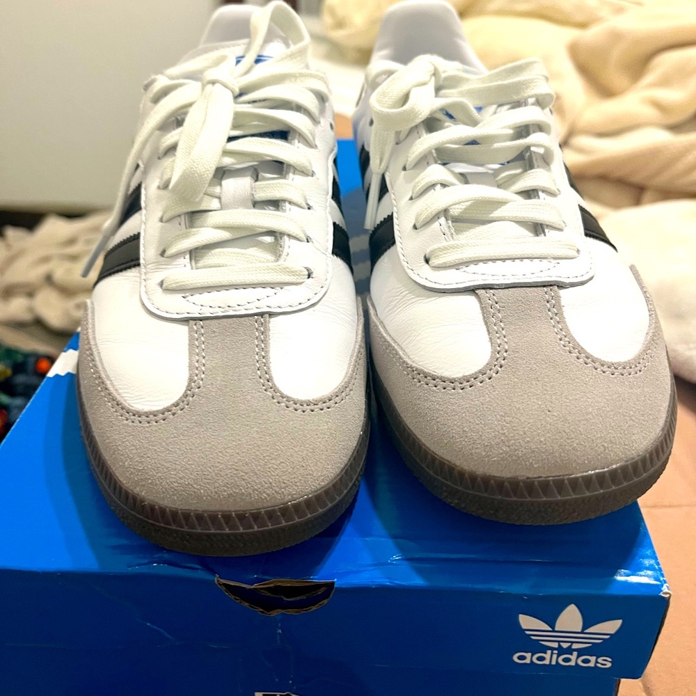 Adidas sambas men’s 7.5 women’s 8.5 unisex shoe